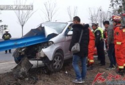 司机爆料面包车视频,面包车险象环生，行车安全警钟长鸣