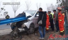 司机爆料面包车视频,面包车险象环生，行车安全警钟长鸣