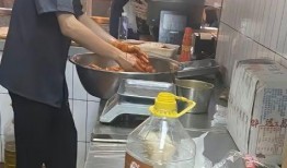 乡村基员工爆料后厨视频,揭秘快餐行业卫生真相